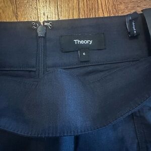 Theory Linen Shorts - Navy - Size 6. Excellent condition - like new.